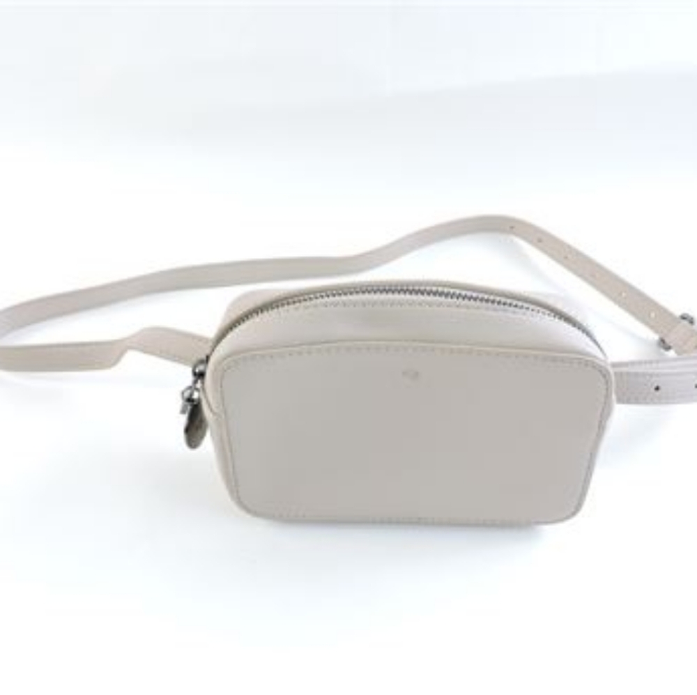NWOT-Ela Pebbled Faux Leather Belt Bag.  B3bb